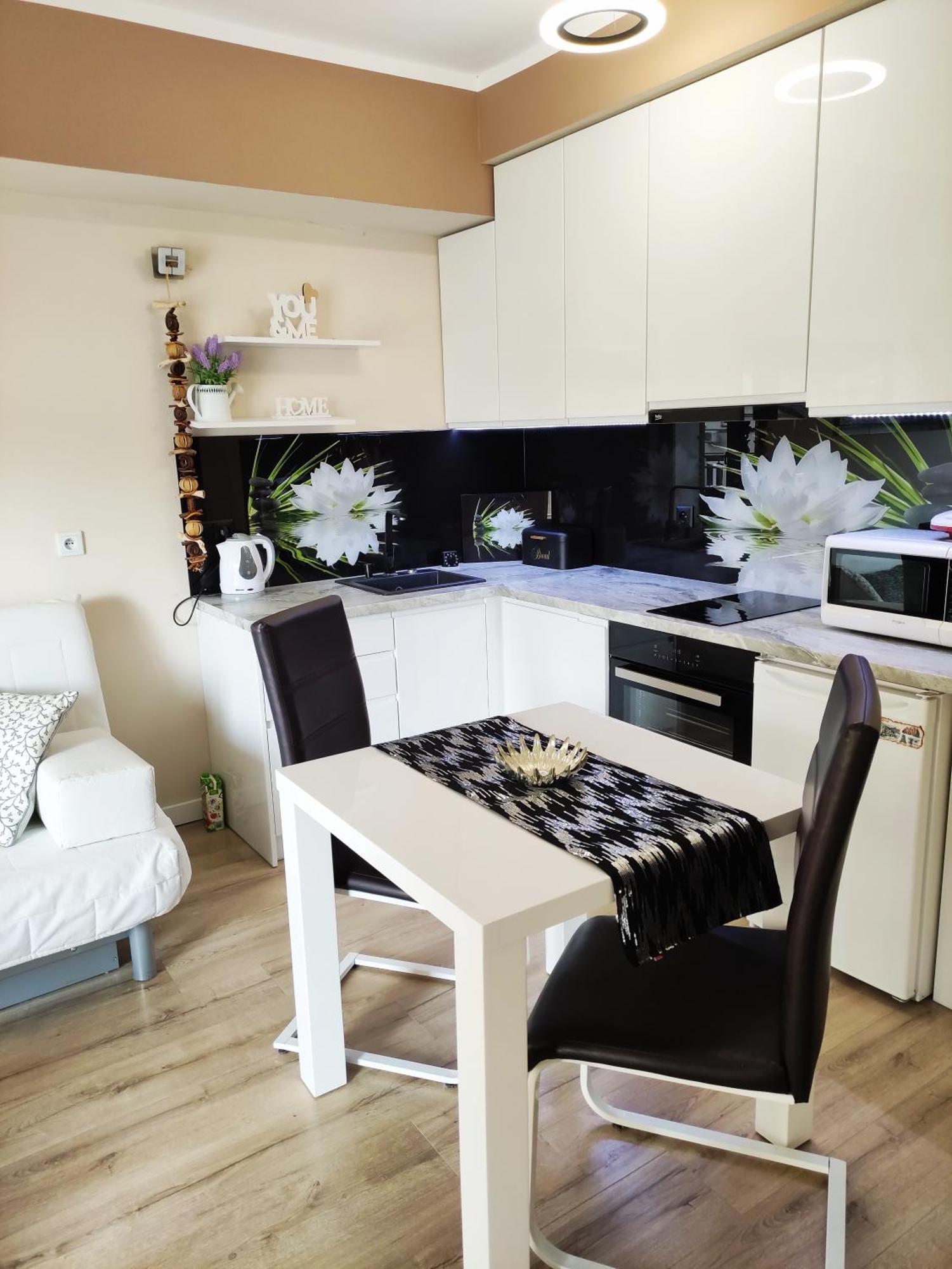Apartment White Lily *